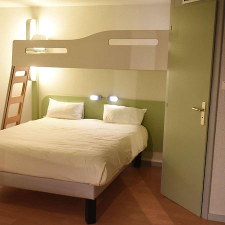 Hotel Ibis Budget Laval Bonchamp Les Laval Exterior foto