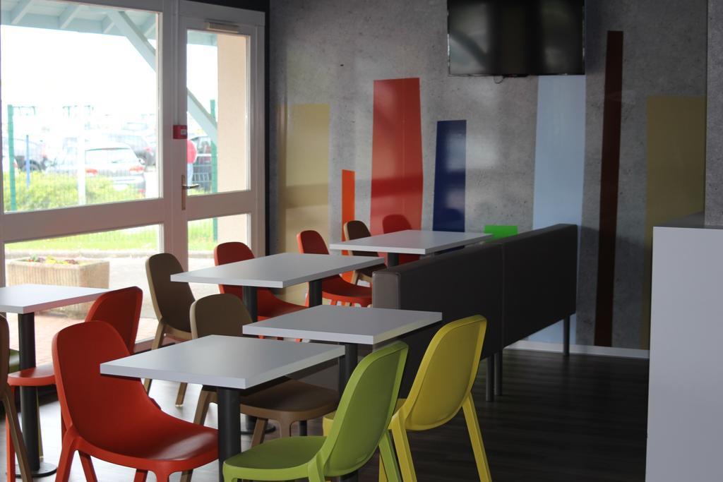 Hotel Ibis Budget Laval Bonchamp Les Laval Exterior foto